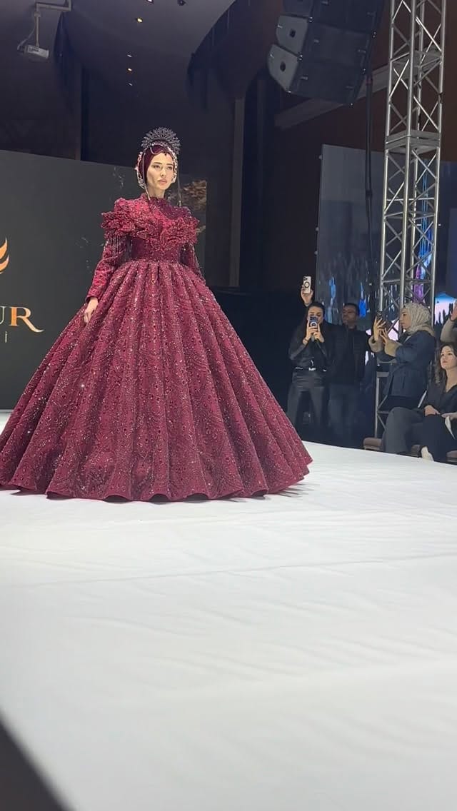 Post 4 by Kocaeli Gelinlik Nişanlık Bindallı Kuaför on Instagram (video)
