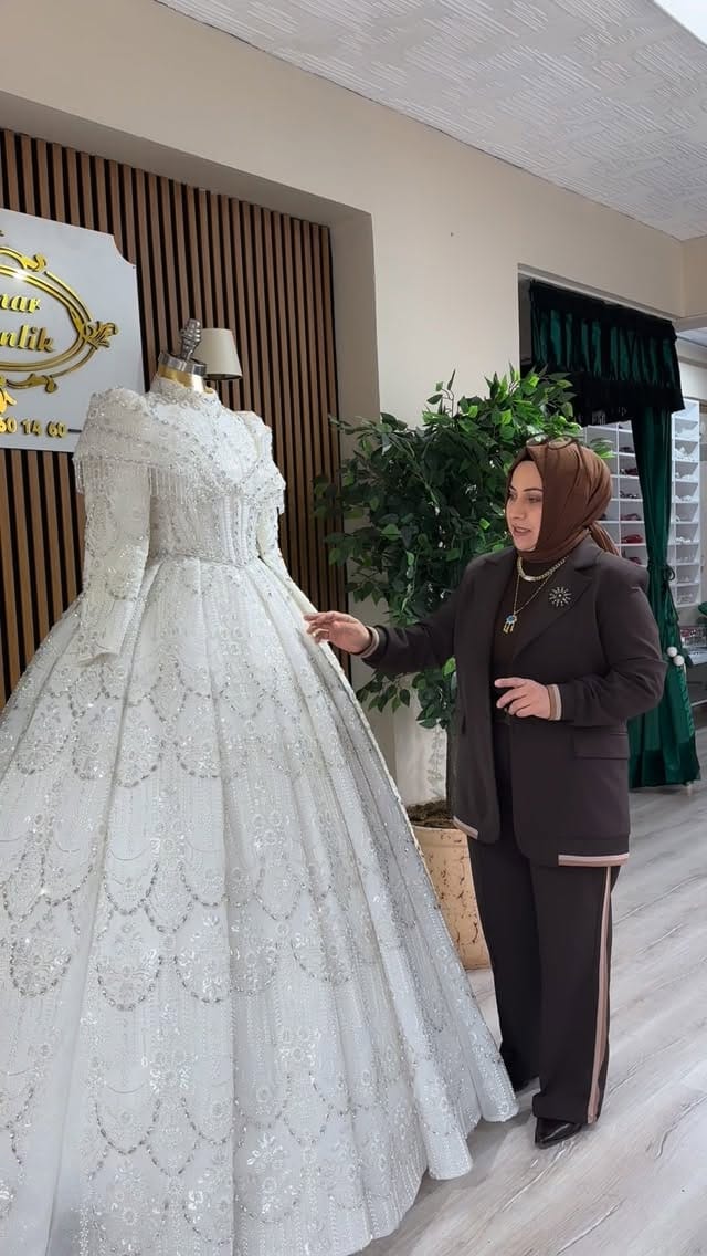 Post 3 by Kocaeli Gelinlik Nişanlık Bindallı Kuaför on Instagram (video)
