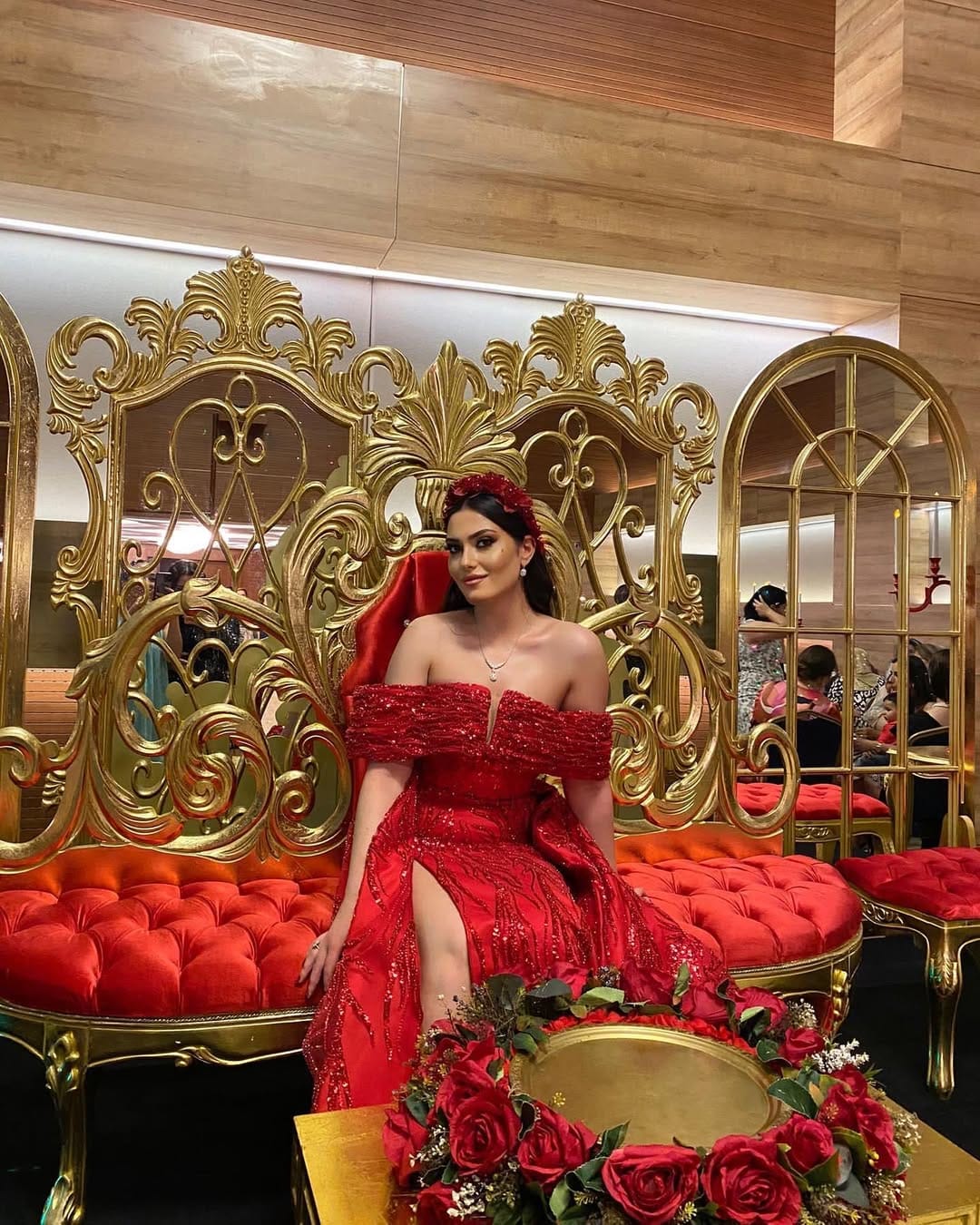 Post 3 by MERCI  (KİRALIK ELBİSE) on Instagram (carousel)