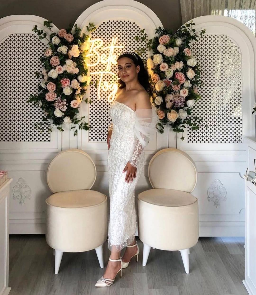 Post 10 by MERCI  (KİRALIK ELBİSE) on Instagram (carousel)