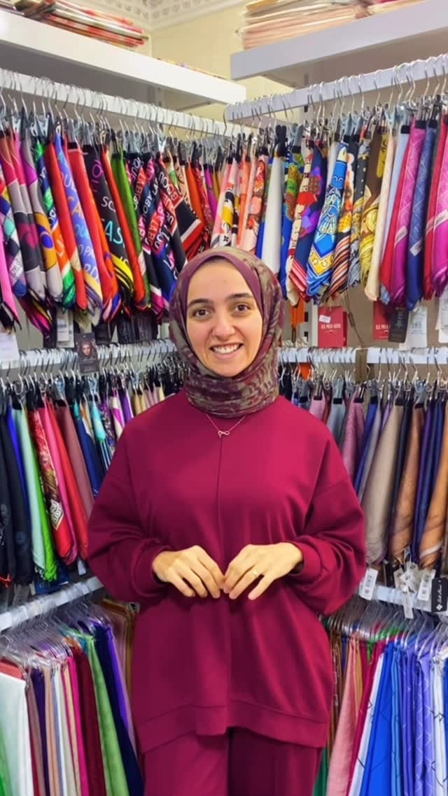 Post 8 by Seyra Eşarp Şal İstanbul on Instagram (video)