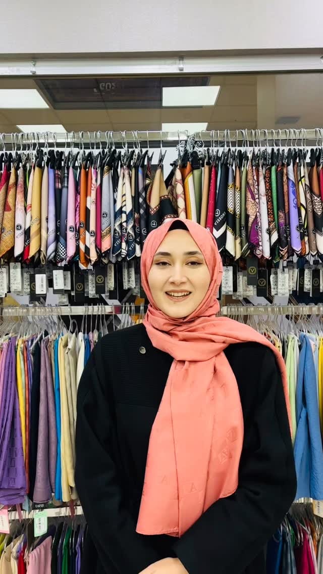 Post 5 by Seyra Eşarp Şal İstanbul on Instagram (video)