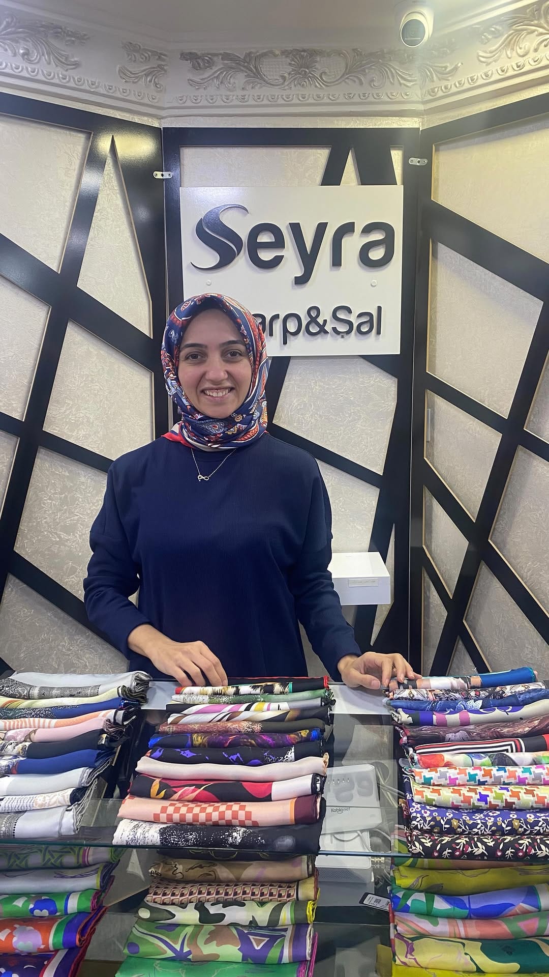 Post 2 by Seyra Eşarp Şal İstanbul on Instagram (video)
