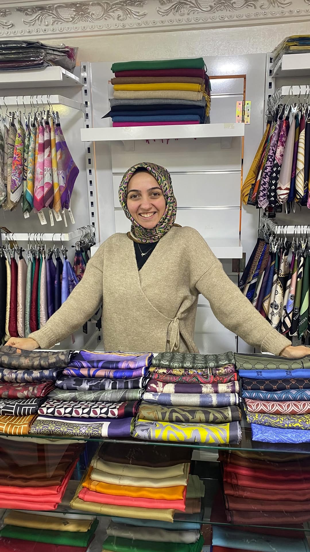 Post 3 by Seyra Eşarp Şal İstanbul on Instagram (video)