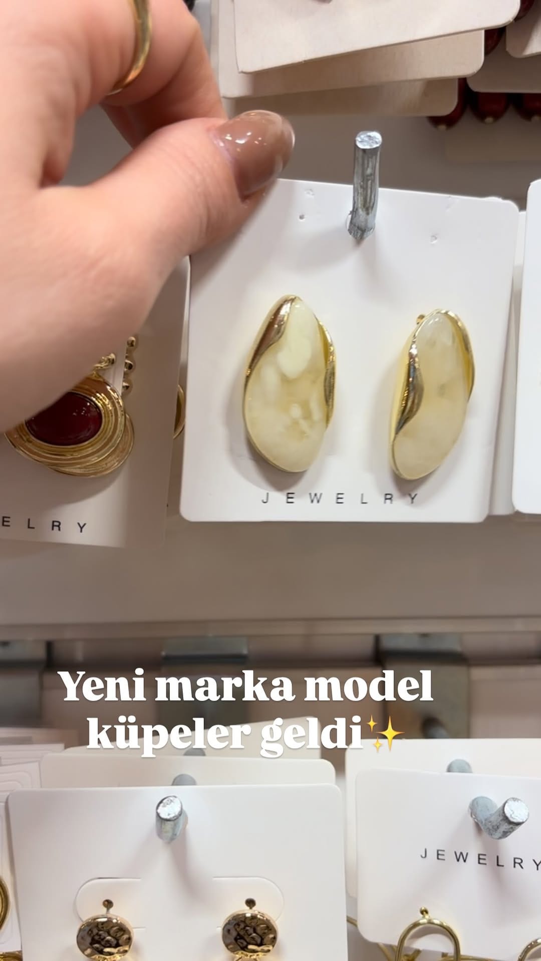 Post 3 by Bijuzade Takı & Aksesuar on Instagram (video)