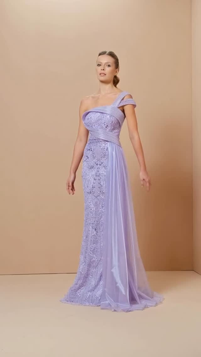 Post 4 by Öz Şahin Abiye on Instagram (video)