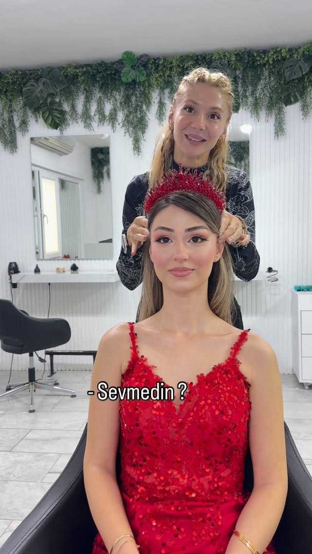 Post 9 by Kübra-Ayşegül-Büşra on Instagram (video)
