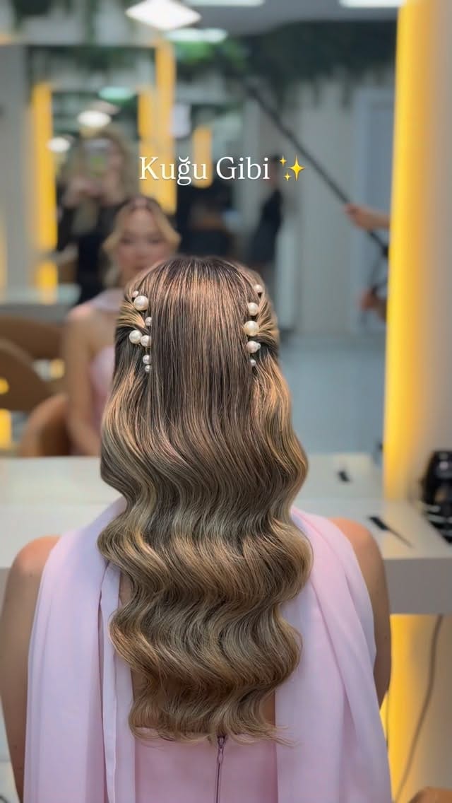 Post 2 by Kübra-Ayşegül-Büşra on Instagram (video)