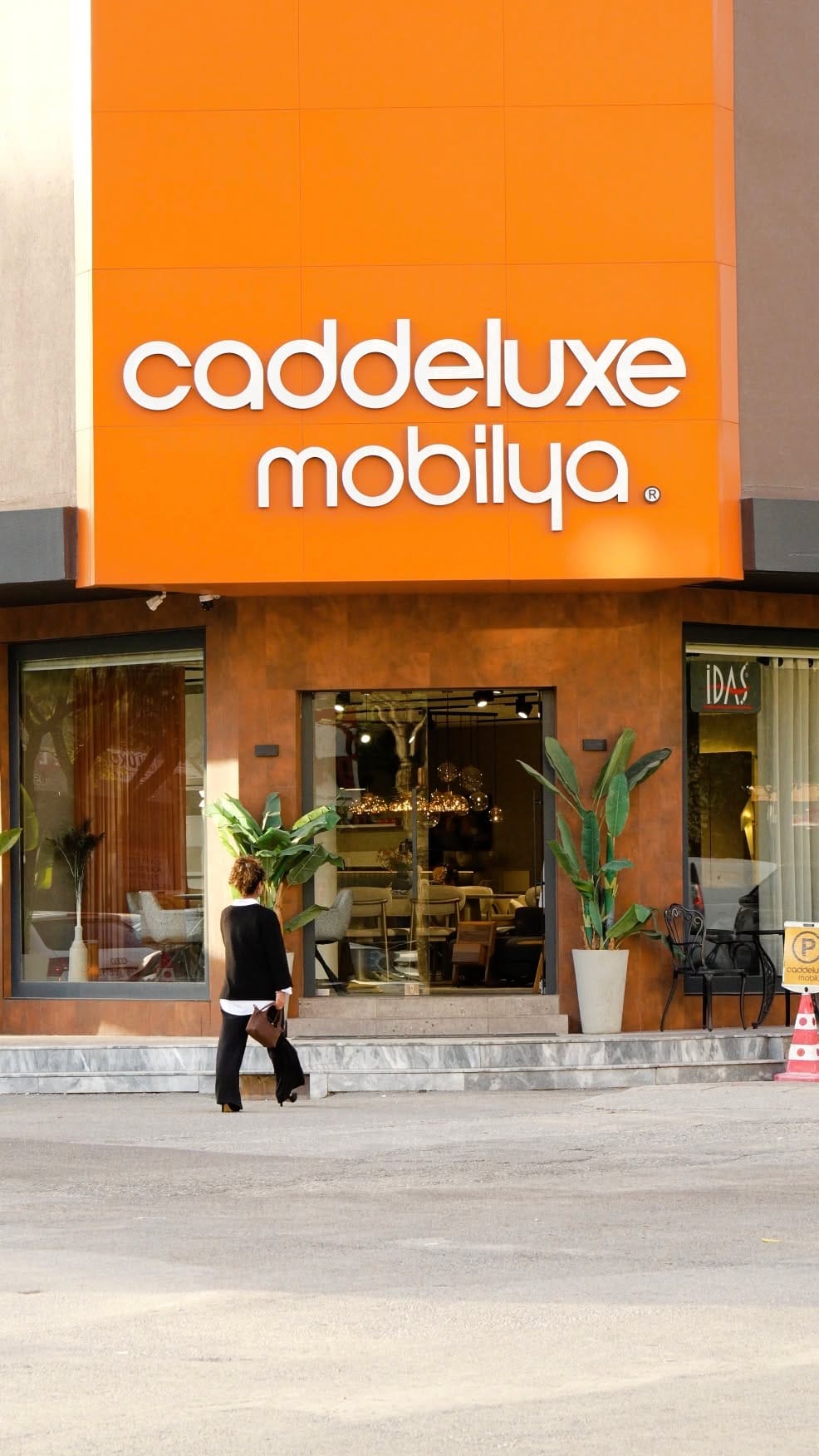 Post 8 by Caddeluxe Mobilya ® on Instagram (video)