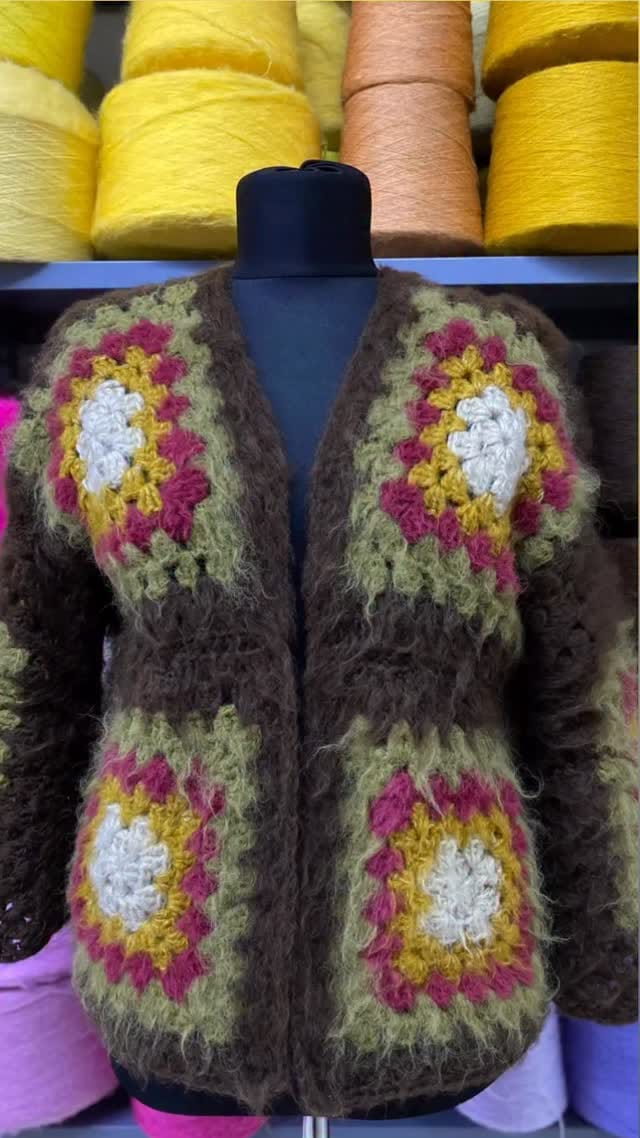 Post 7 by Merve yünevi on Instagram (video)