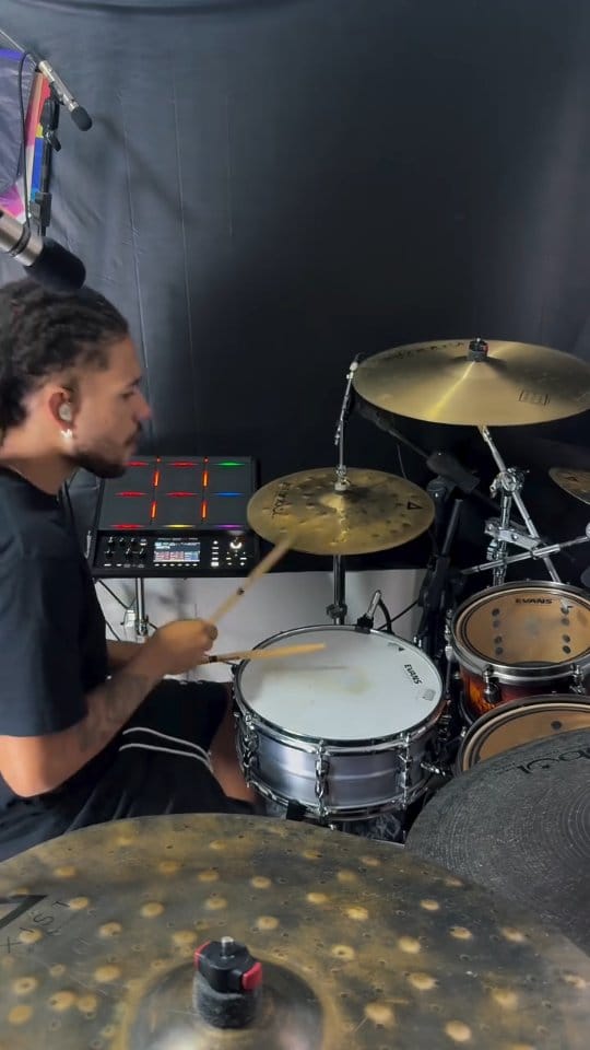 Post 1 by Istanbul Agop Brasil on Instagram (video)