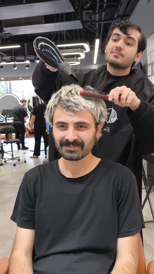 Post 2 by Le Demon Bay-Bayan Kuaför on Instagram (video)
