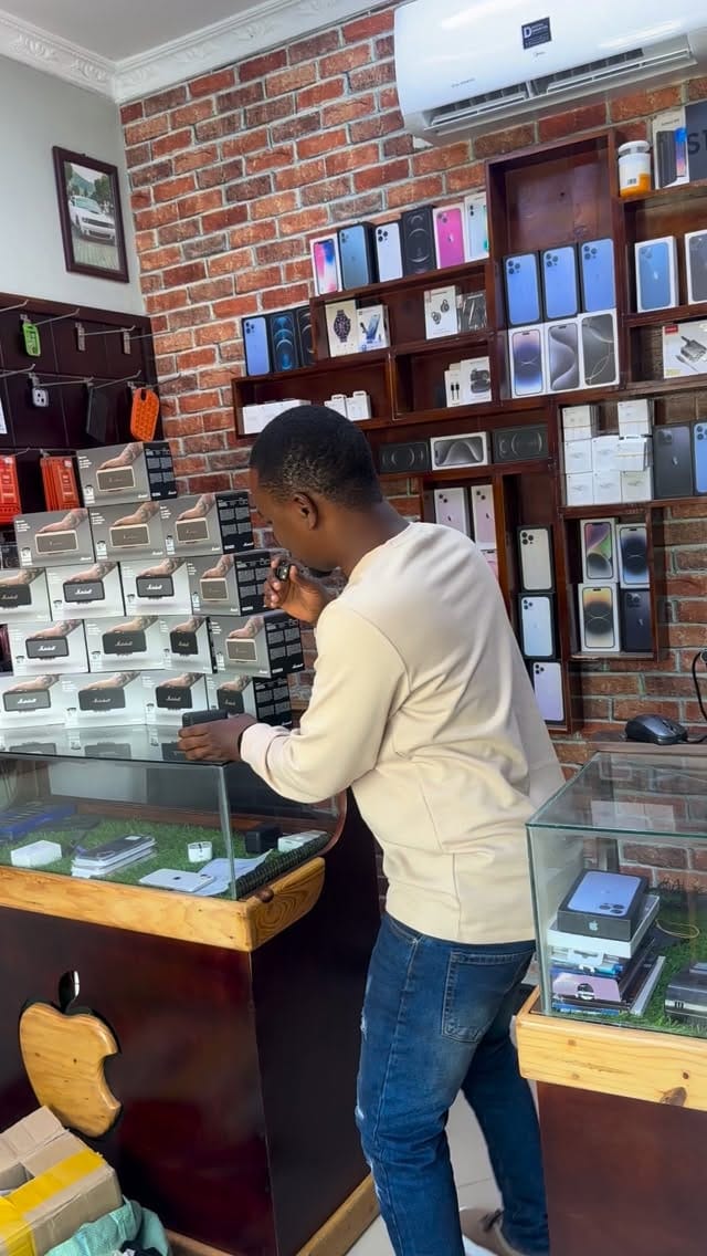 Post 2 by IPHONE ,SAMSUNG on Instagram (video)