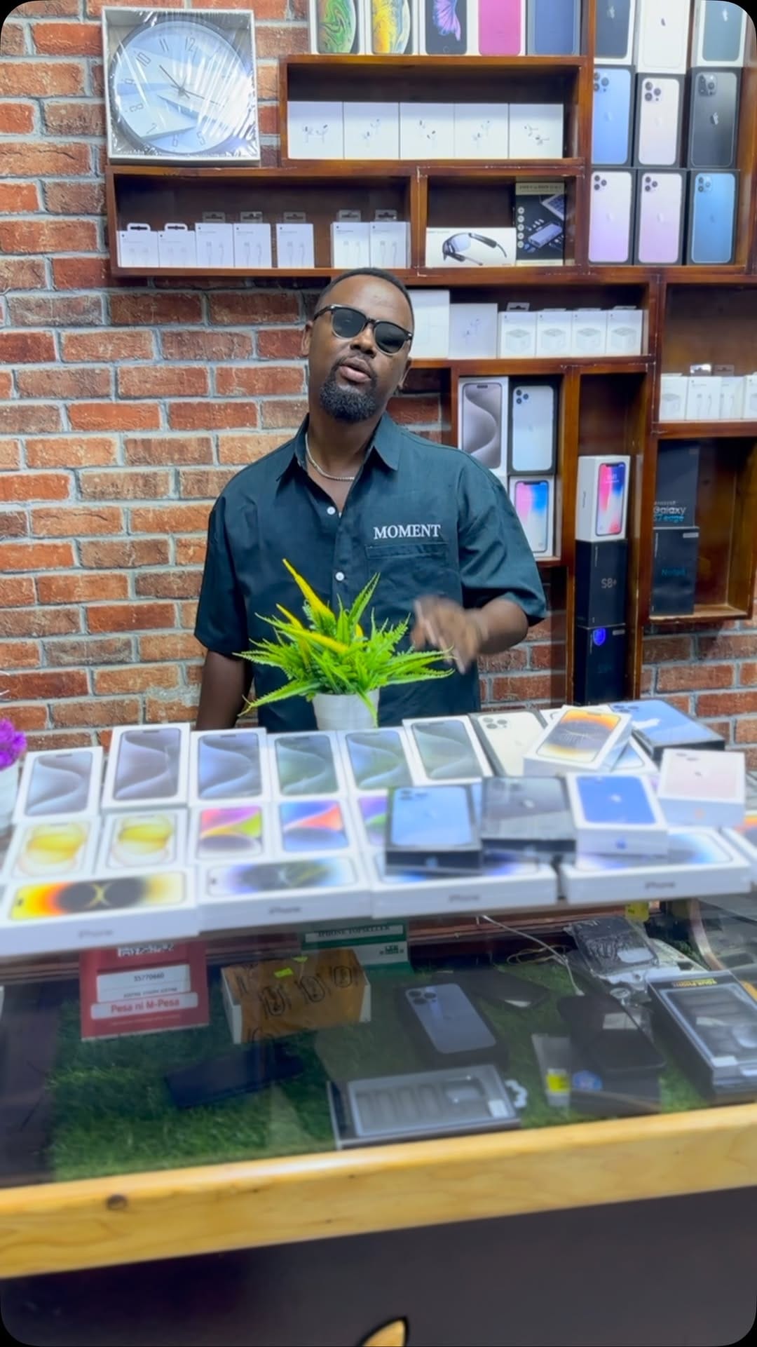 Post 9 by IPHONE ,SAMSUNG on Instagram (video)