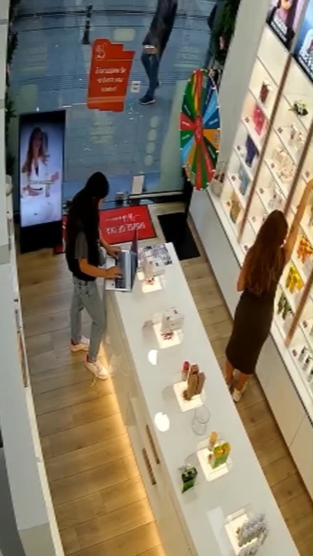 Post 3 by Inaessentials Romania on Instagram (video)