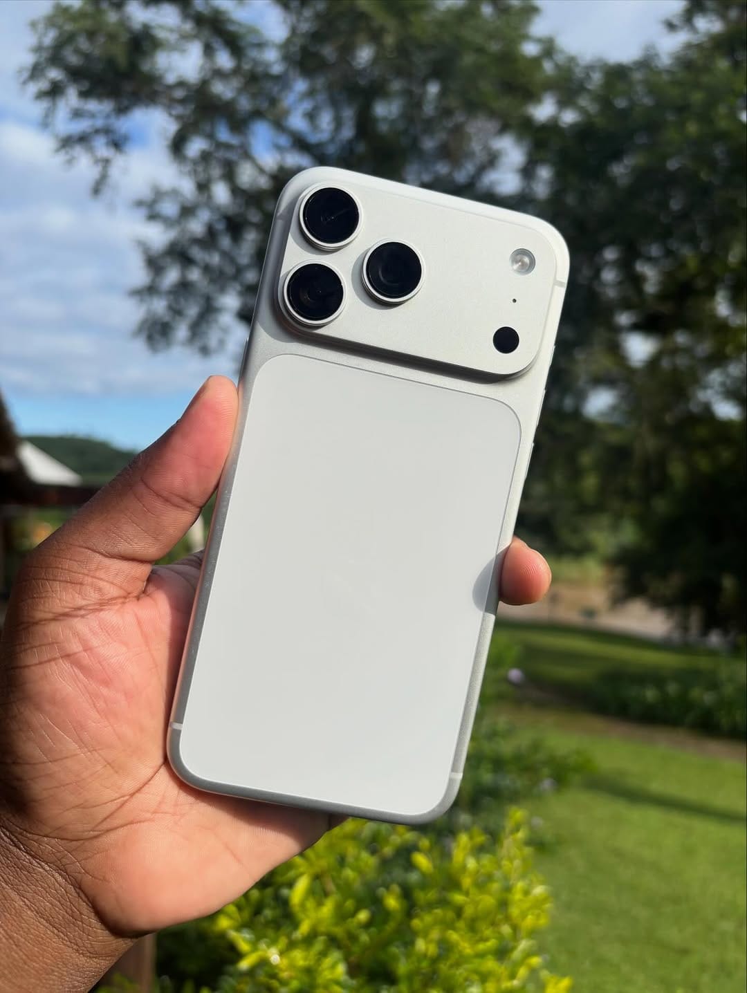 Post 6 by WE BUY SMART PHONES on Instagram (carousel)
