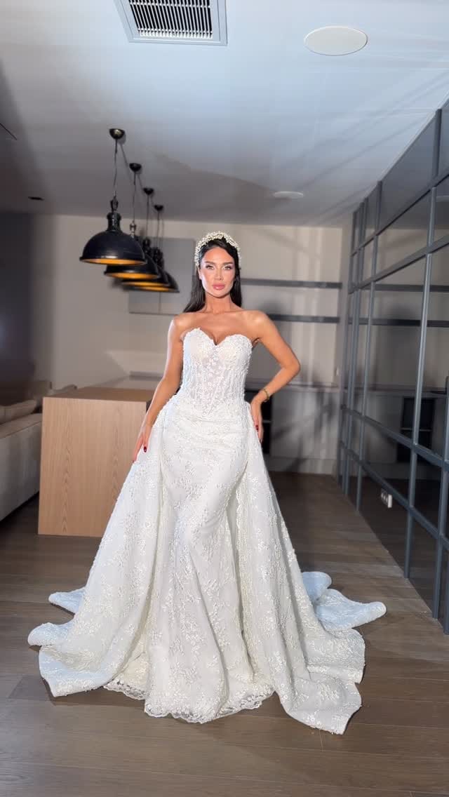 Post 3 by 𝗥𝗶𝗰𝗰𝗵𝗲𝘇𝘇𝗮 𝗕𝗿𝗶𝗱𝗮𝗹® on Instagram (video)