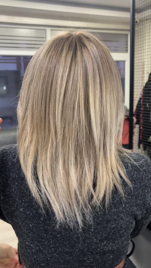 Post 1 by Glamour (Berrak & İrem ) on Instagram (video)