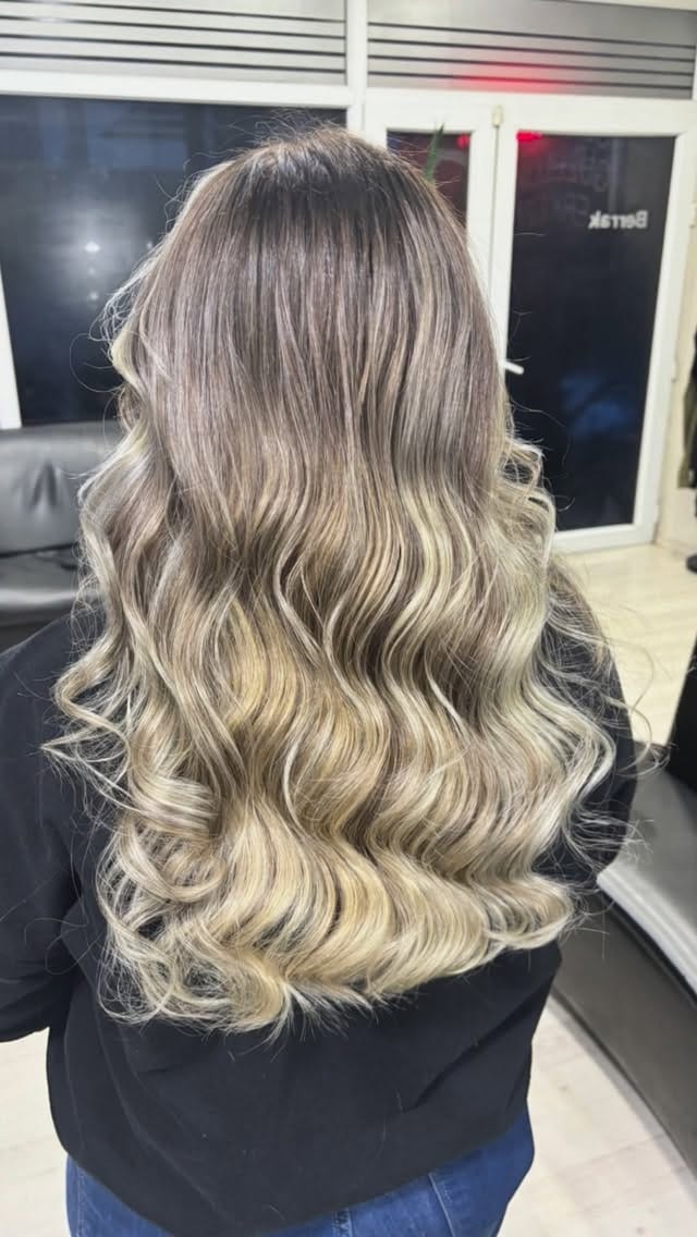 Post 2 by Glamour (Berrak & İrem ) on Instagram (video)
