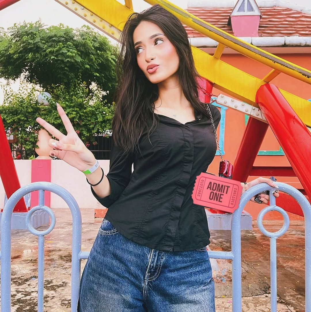 Post 10 by rafia on Instagram (carousel)