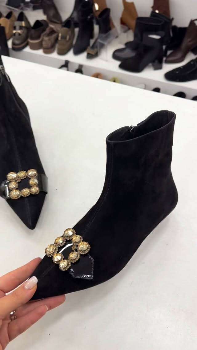 Post 1 by B E R İ L D E N on Instagram (video)