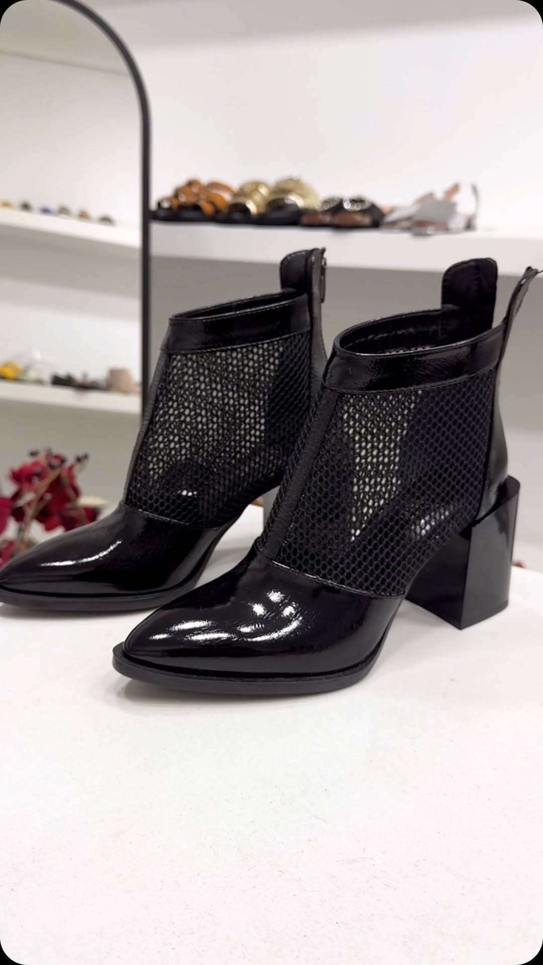 Post 8 by B E R İ L D E N on Instagram (video)