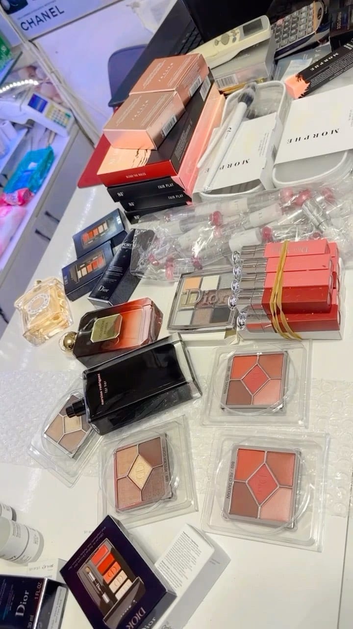 Post 6 by Deluxe Kozmetik / Kozmetik, Cilt Bakımı ve Parfum on Instagram (video)