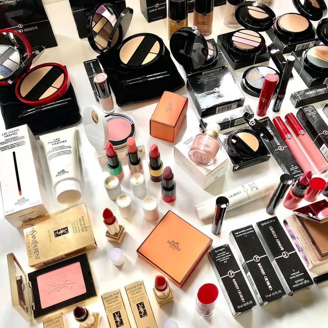 Post 9 by Deluxe Kozmetik / Kozmetik, Cilt Bakımı ve Parfum on Instagram (carousel)