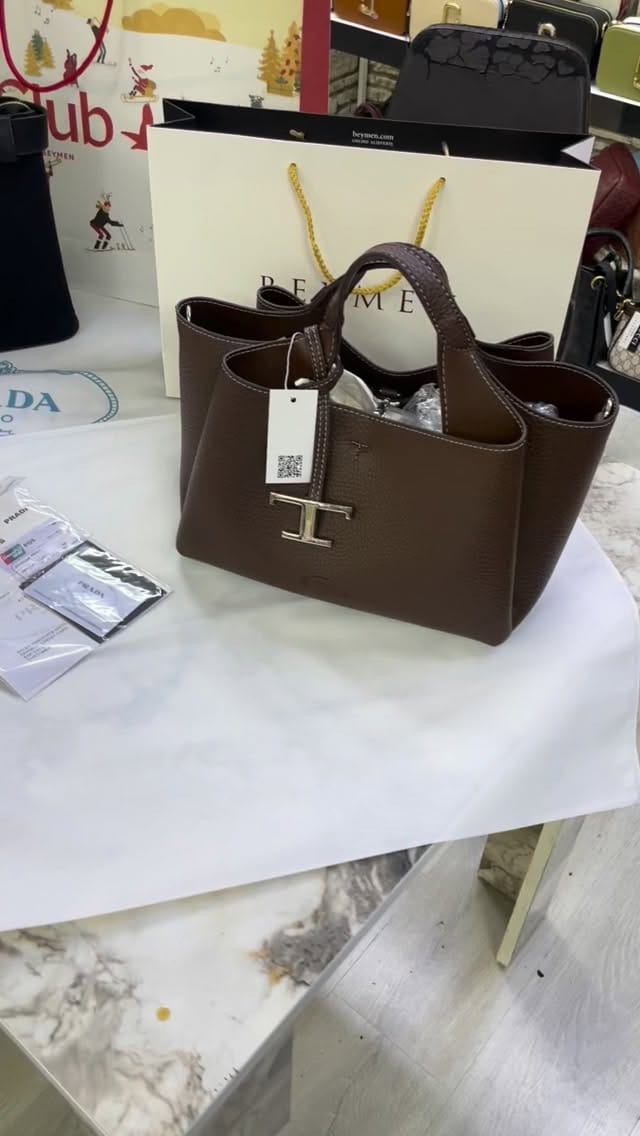 Post 8 by MRSBAGSS on Instagram (video)