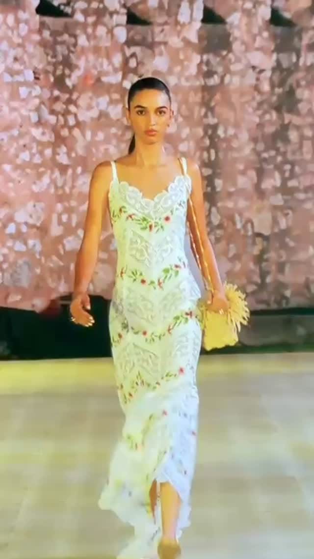 Post 4 by Wendy Castillo on Instagram (video)