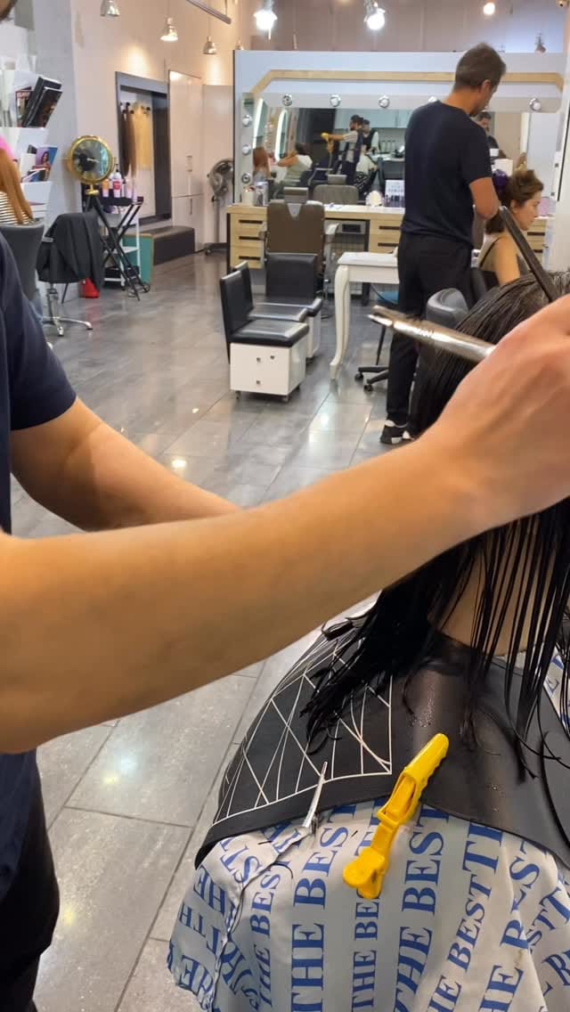 Post 1 by Differenthairmetrocity on Instagram (video)