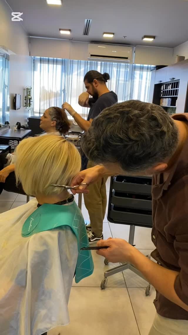 Post 6 by Differenthairmetrocity on Instagram (video)