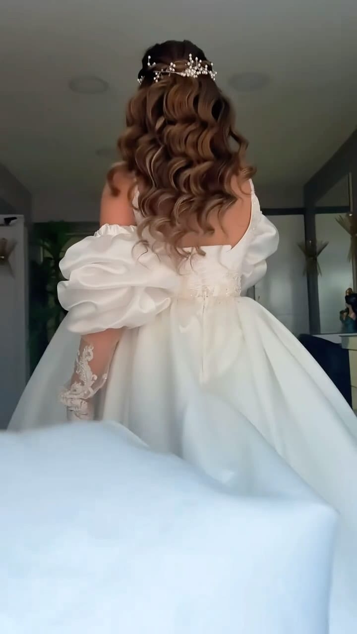 Post 10 by Nermin Uluat on Instagram (video)