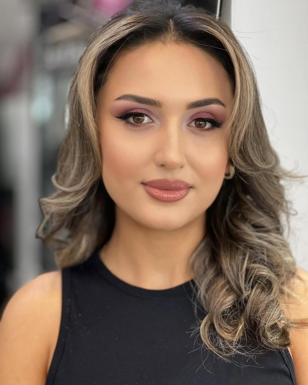 Post 5 by Makeup Artist & Hairstylist on Instagram (image)