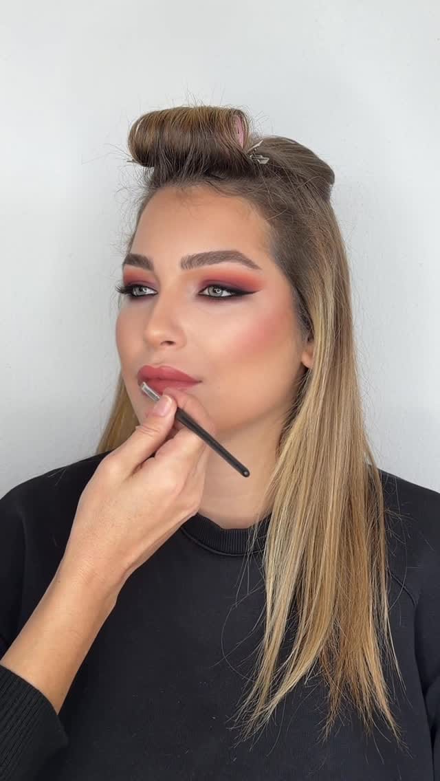 Post 2 by BODRUM MAKEUP BİLGE GÜNDAĞ on Instagram (video)