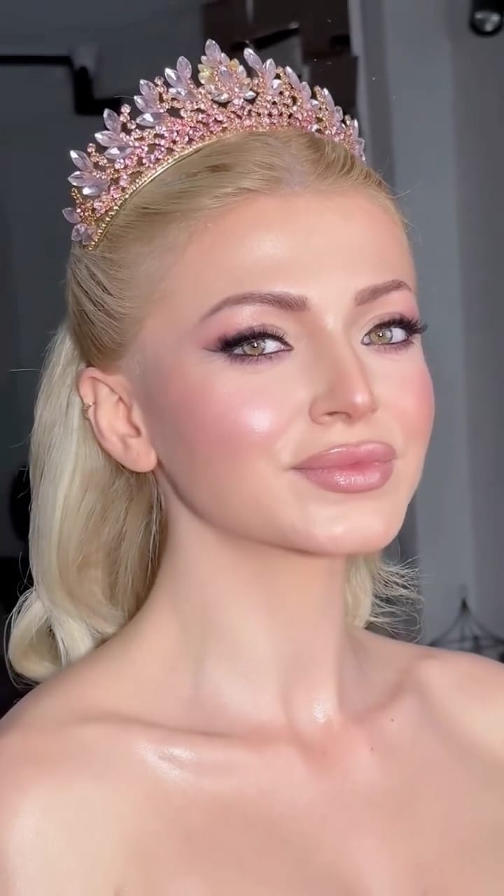 Post 1 by SERAY DİL MAKE UP STUDİO on Instagram (video)