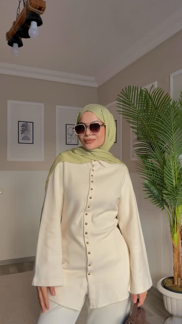 Post 1 by Sena Kandil on Instagram (video)