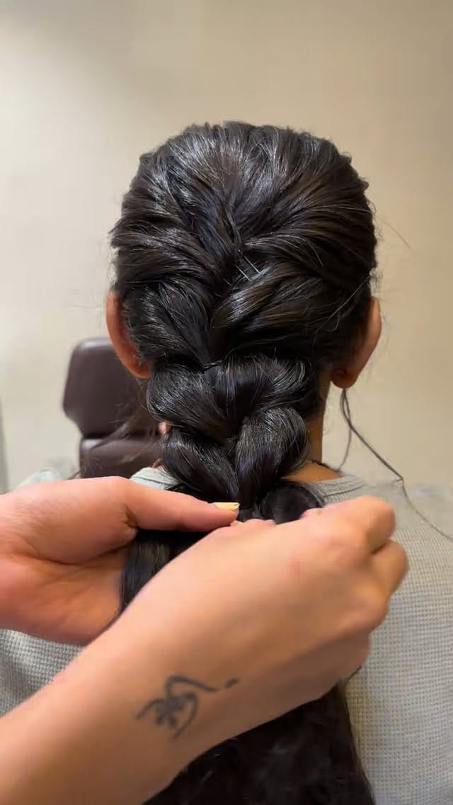 Post 9 by Poonam & Trupti gangani🧿 on Instagram (video)