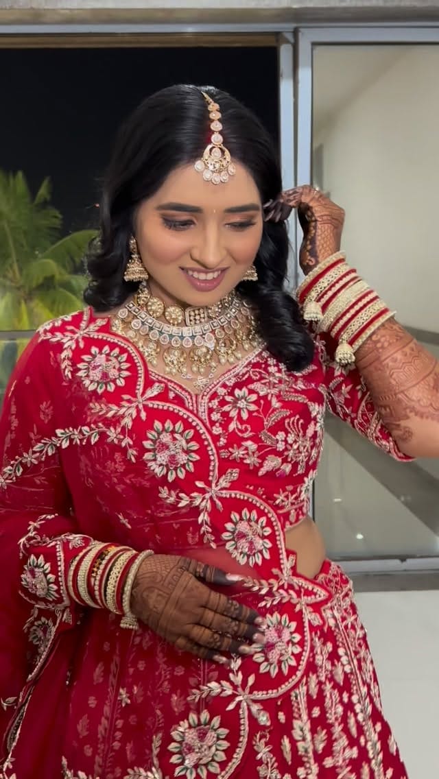 Post 2 by Poonam & Trupti gangani🧿 on Instagram (video)