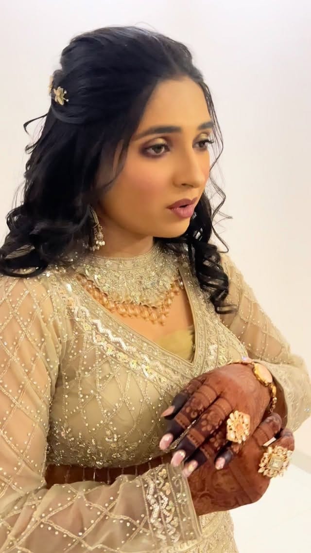 Post 5 by Poonam & Trupti gangani🧿 on Instagram (video)