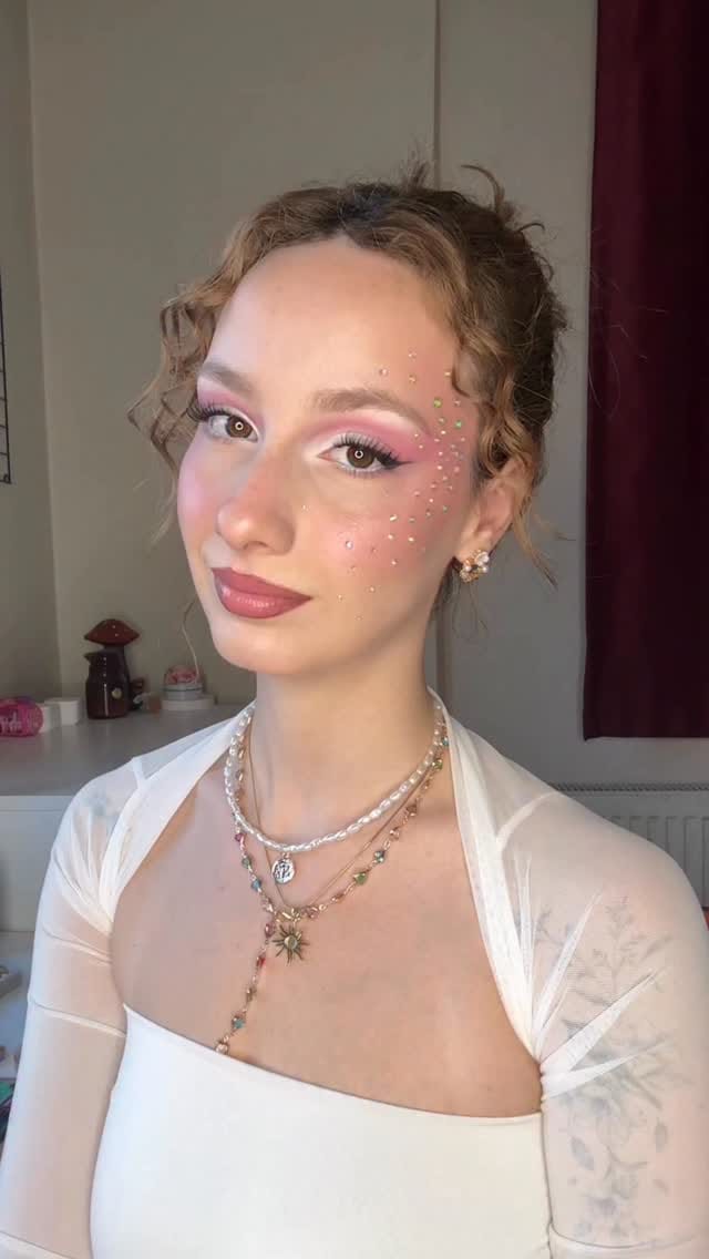 Post 8 by Şule ✨💖🌸🤍🥰 on Instagram (video)