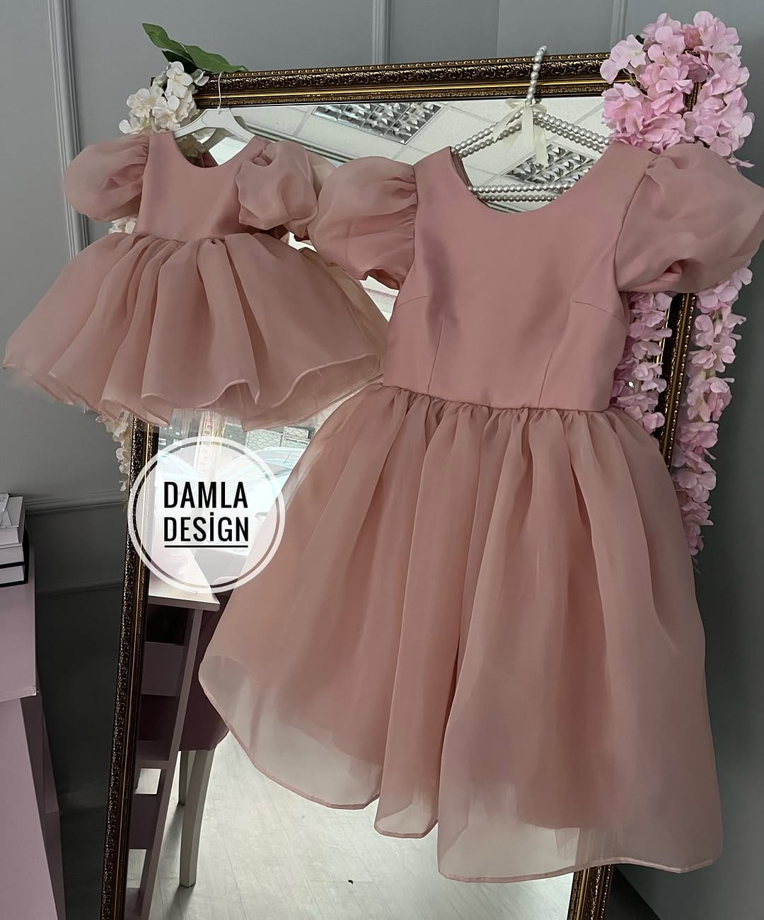 Post 7 by Damla Design on Instagram (carousel)