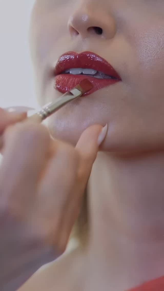 Post 8 by Elif Serifoglou on Instagram (video)