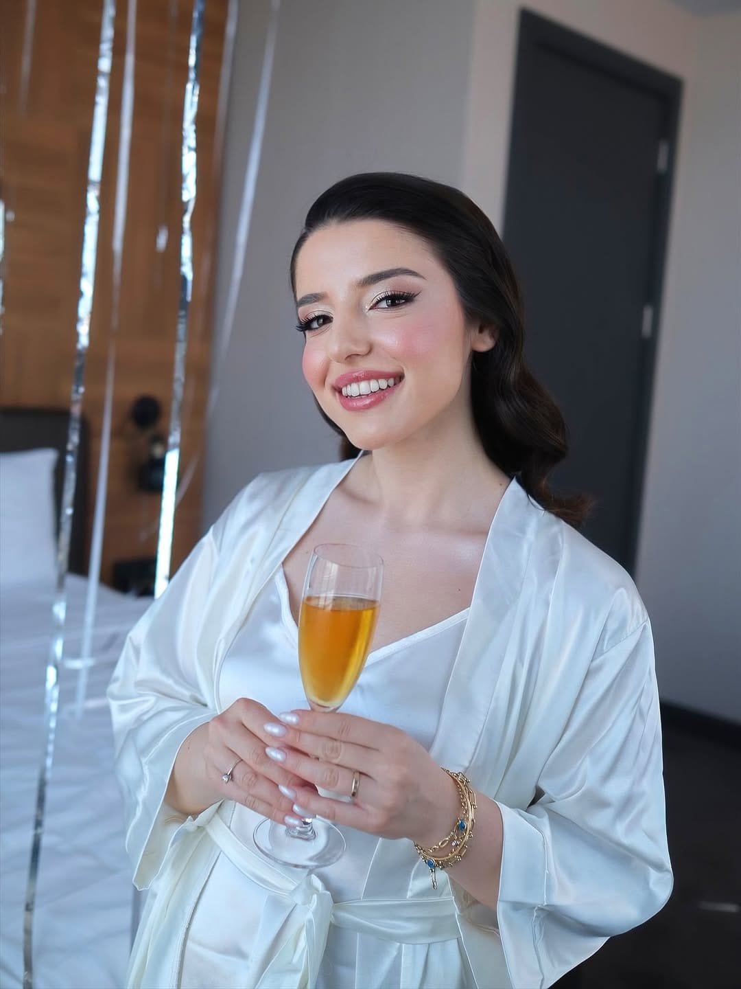 Post 2 by 𝐌𝐚𝐤𝐞𝐮𝐩 𝐛𝐲 𝐏𝐞𝐫𝐢 on Instagram (image)