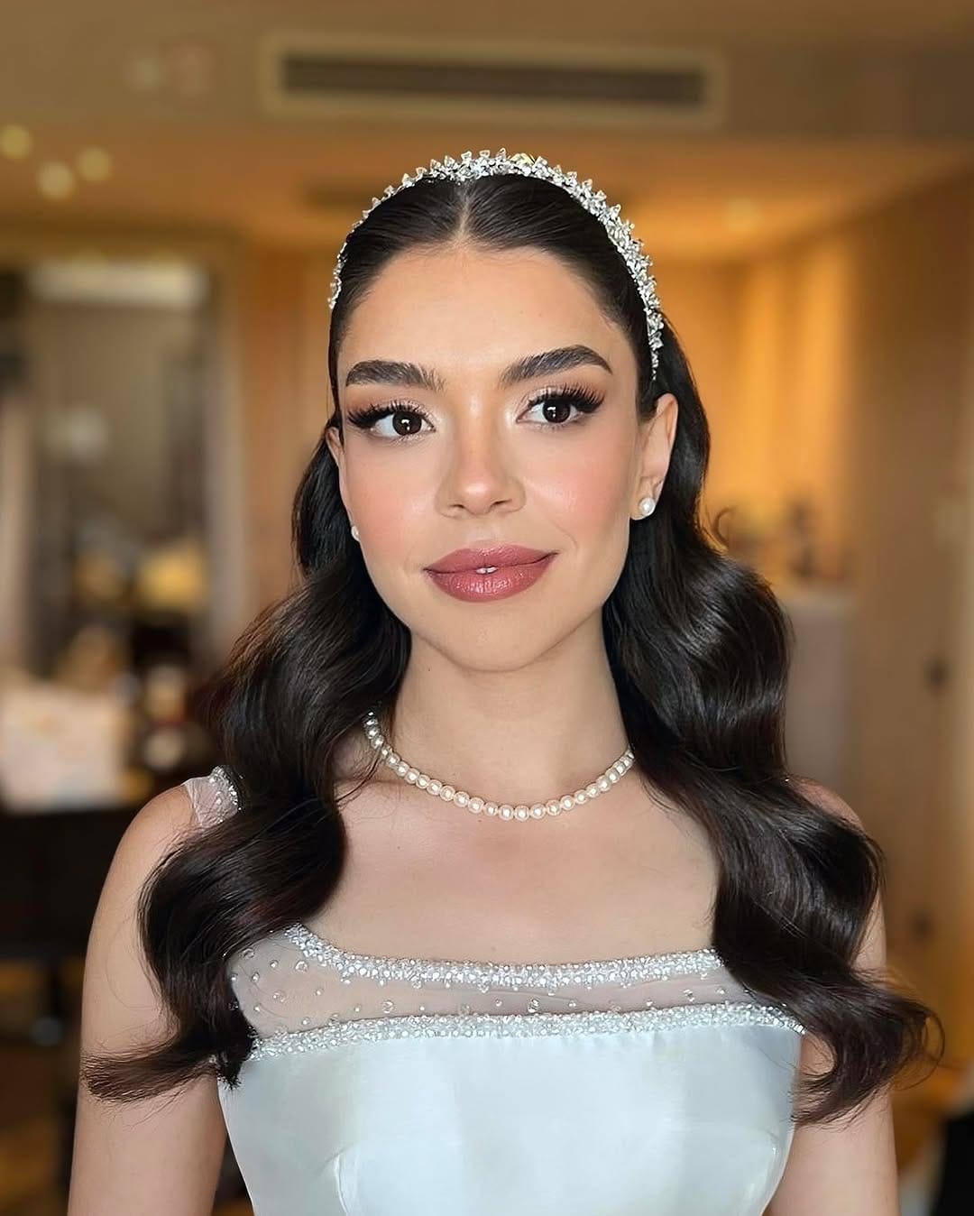 Post 4 by 𝐌𝐚𝐤𝐞𝐮𝐩 𝐛𝐲 𝐏𝐞𝐫𝐢 on Instagram (carousel)