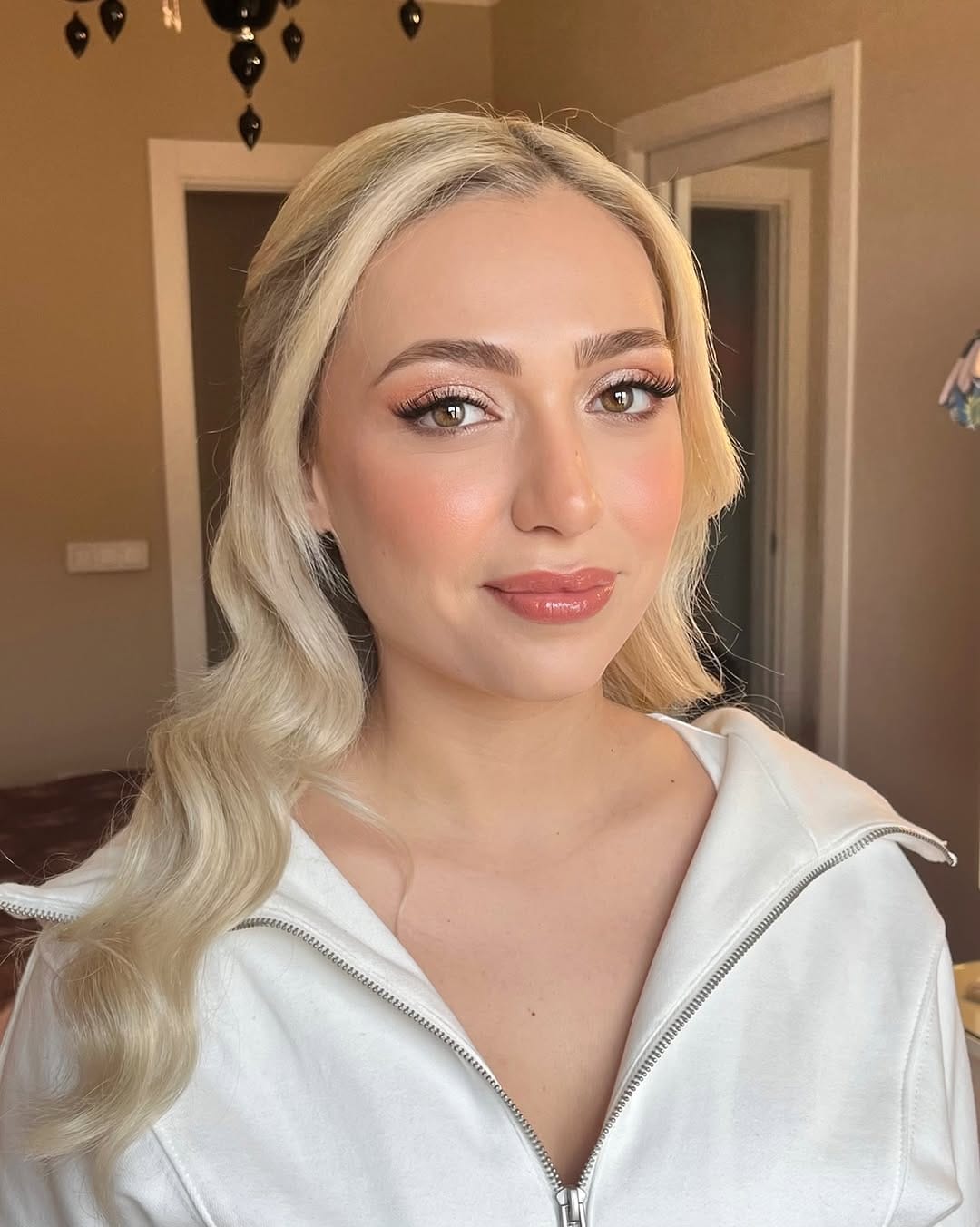 Post 6 by 𝐌𝐚𝐤𝐞𝐮𝐩 𝐛𝐲 𝐏𝐞𝐫𝐢 on Instagram (image)