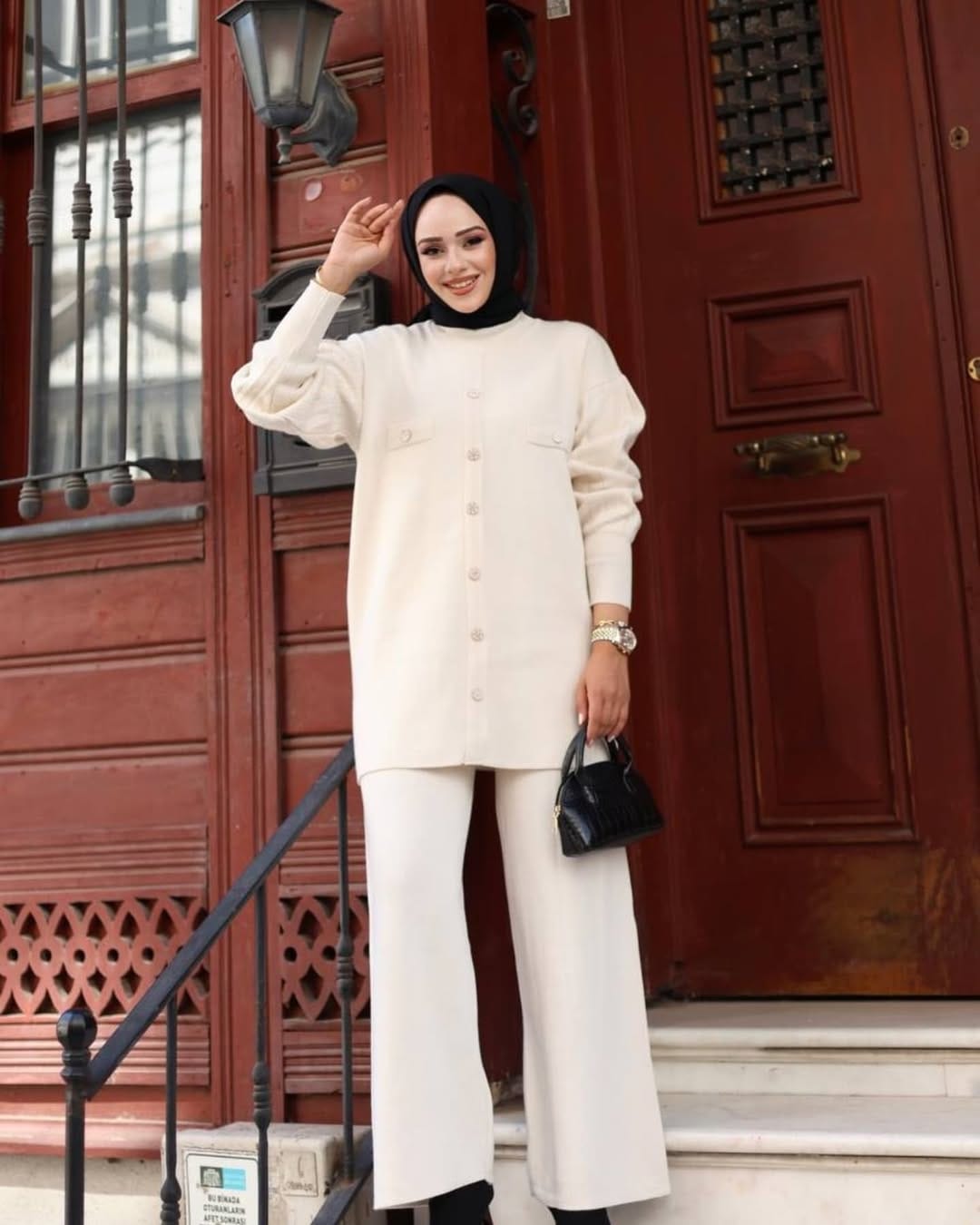 Post 1 by Alya STORE on Instagram (carousel)