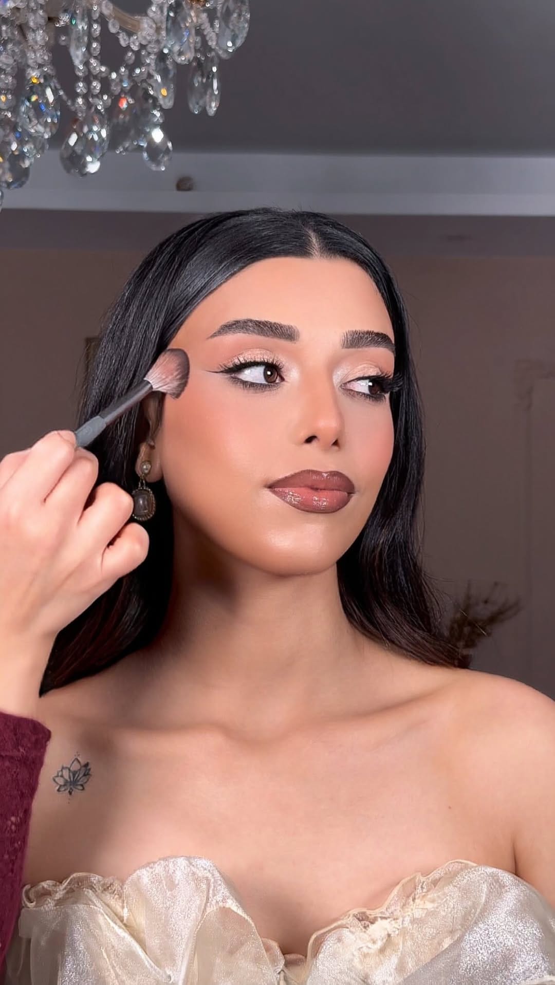 Post 4 by Aylin Ece Akınses Makeup & Hair Studio on Instagram (video)