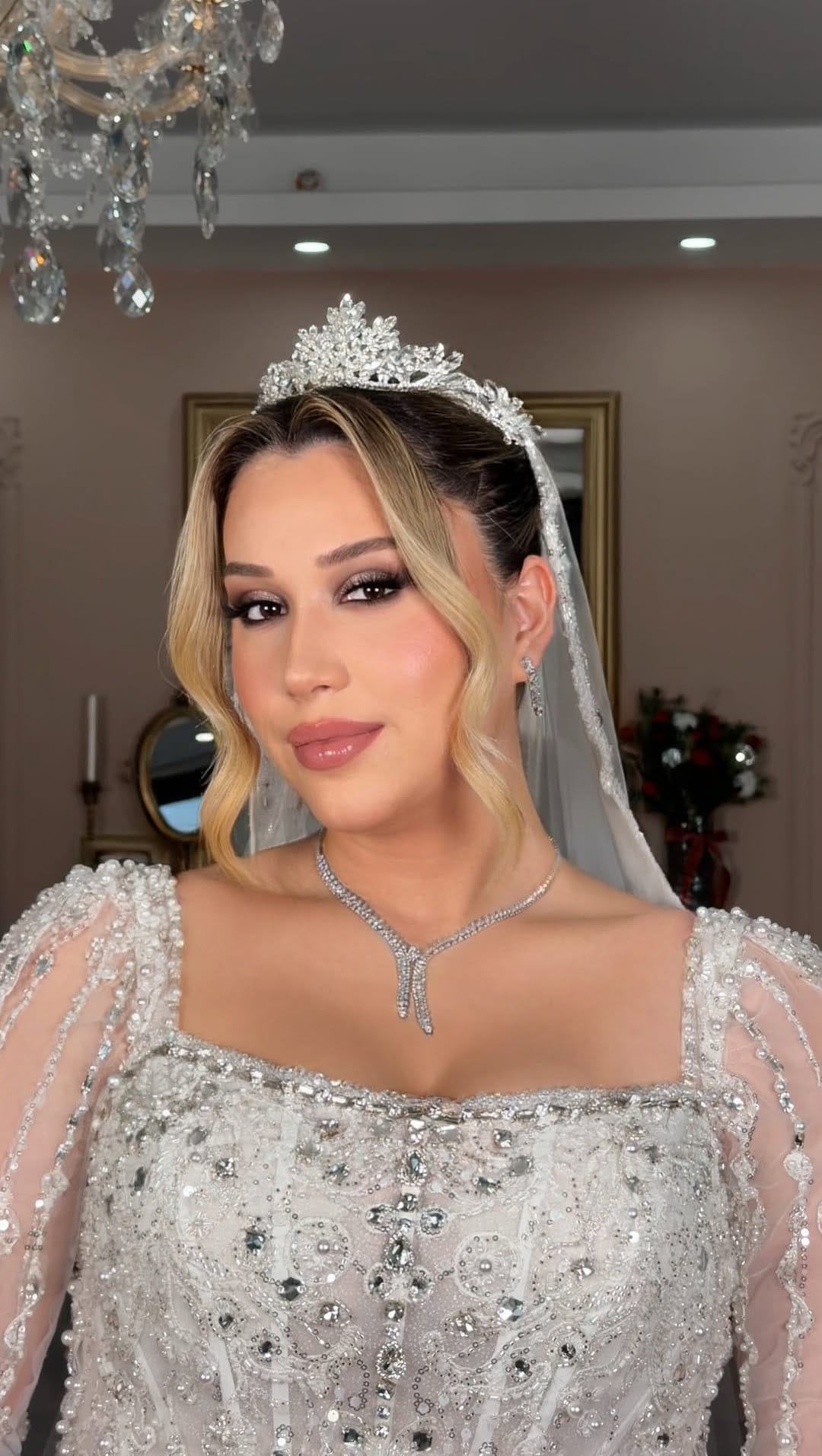 Post 3 by Aylin Ece Akınses Makeup & Hair Studio on Instagram (video)