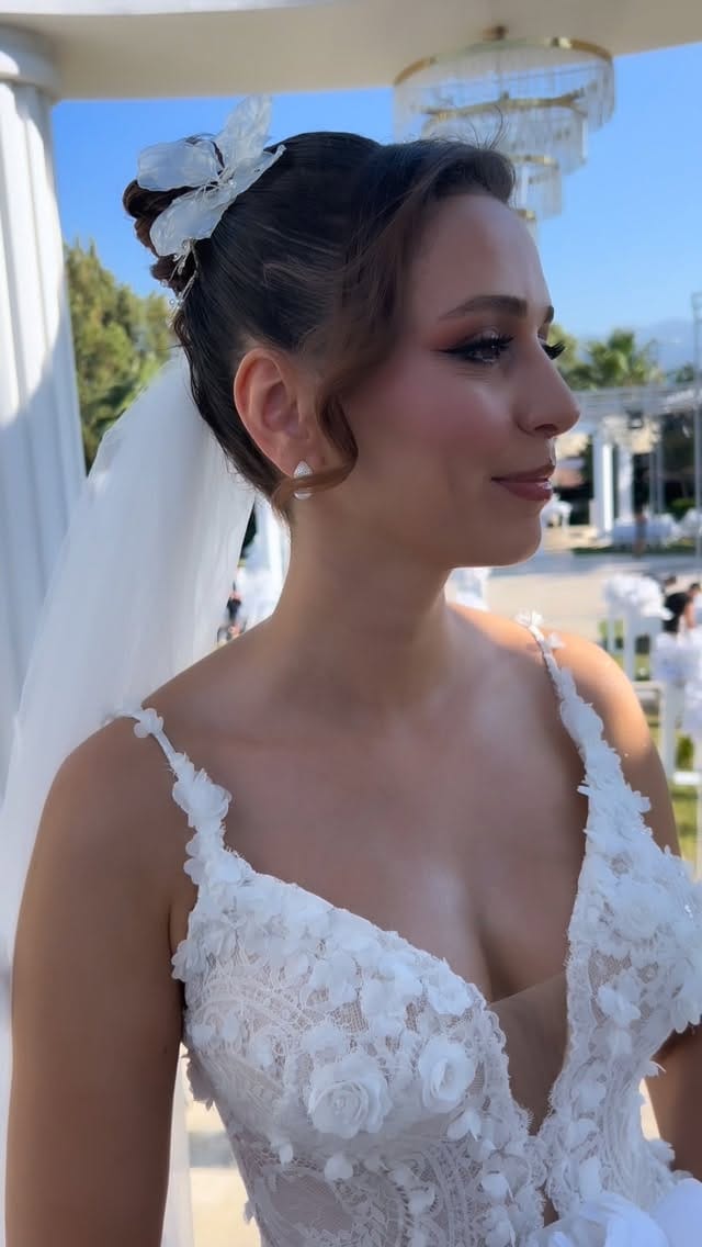 Post 2 by SEZER KURT BACKSTAGE MAKEUP STUDİO on Instagram (video)